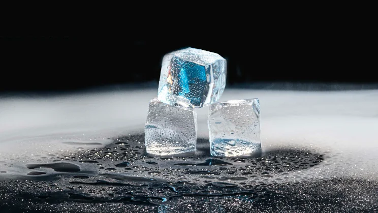 Jak i dlaczego warto rozmrażać lodówkę?