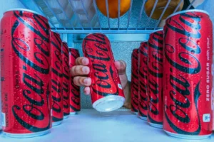 Szybkie chłodzenie napojów i zakupów – jak korzystać z funkcji Power Cool?